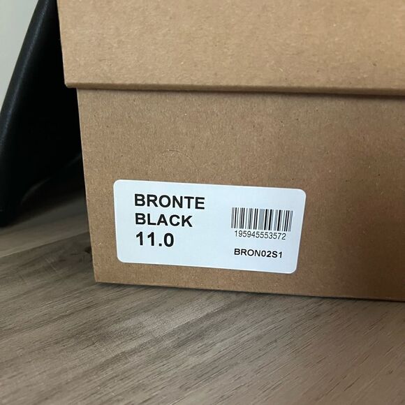 New in Box Steve Madden Over the knee Bronte boot with crystal buckles size 11 - Picture 15 of 15